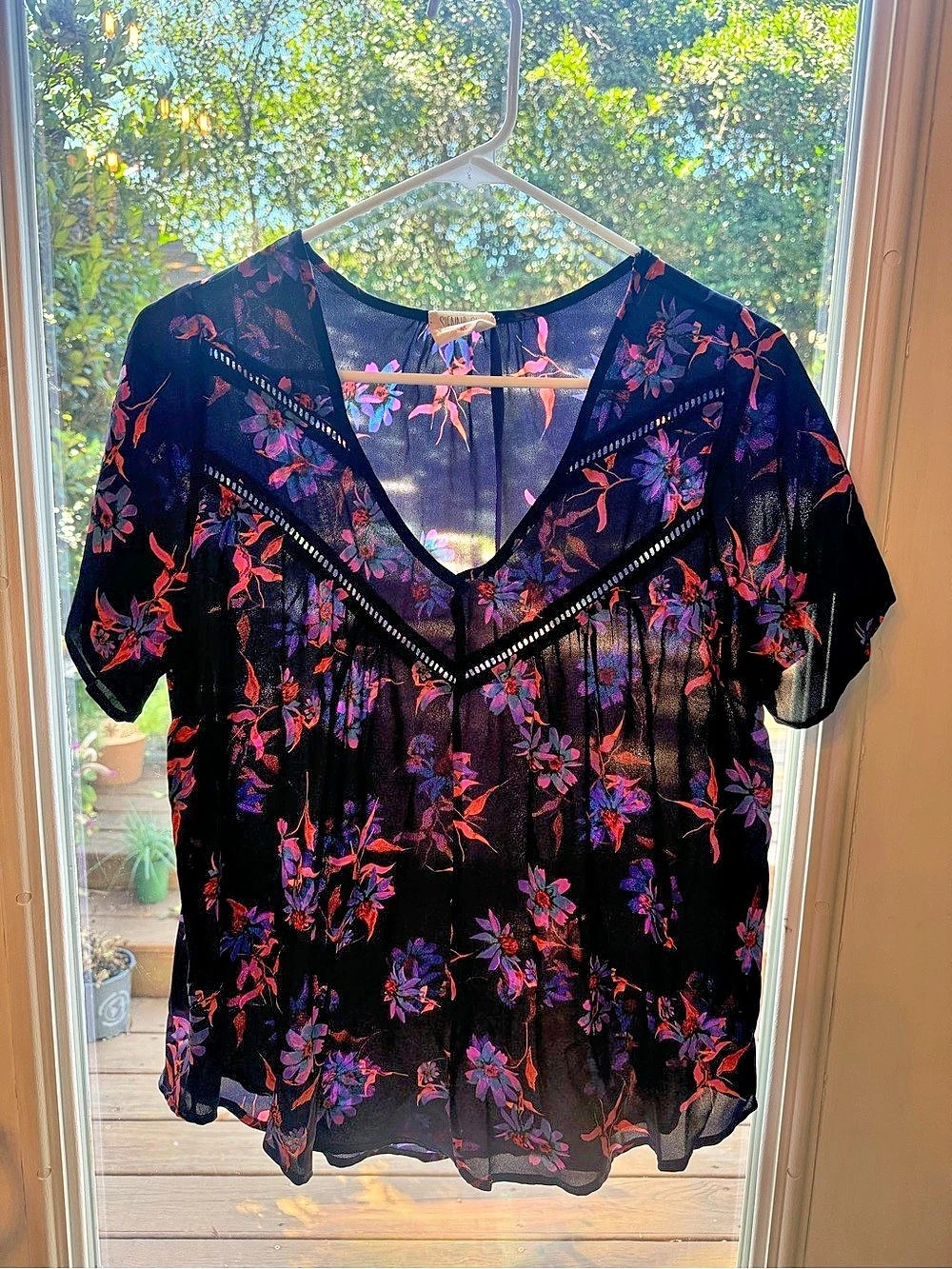 Sienna Sky Floral Blouse in Black & Purple Size Medium Like New